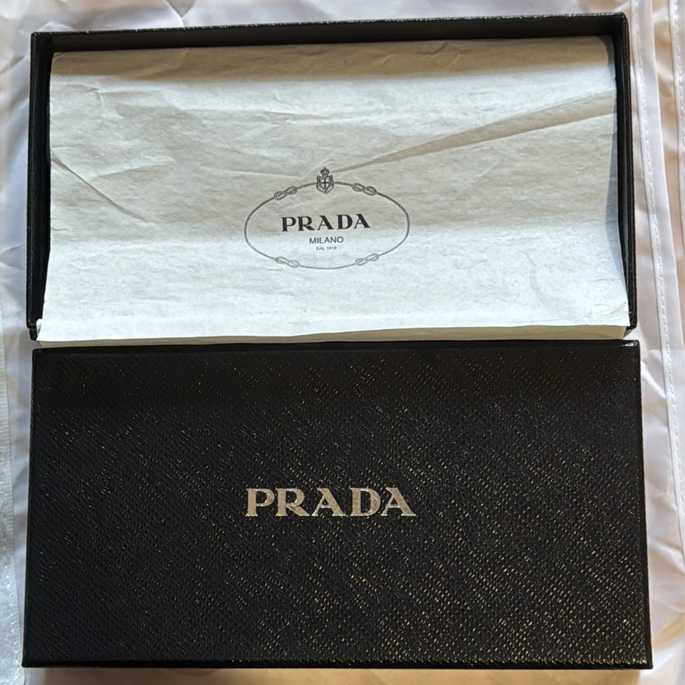 🔥PRADA Wallet🔥 - Picture 2 of 16